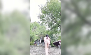 露出系トップアーティストのナナが、最新のクレイジーな露出を披露中。 人目をはばかることなく大胆に街を歩き、人前でいろいろなものを披露し、本当にぶら下がっている (7)