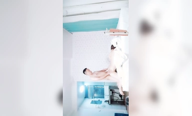 小小探花郎重金約到極品女神啪啪，溫柔的舔弄大雞巴，從床上干到床下鏡頭前露臉好風騷迷人，多體位蹂躪爆草