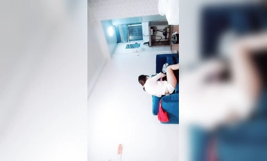 小小探花郎重金約到極品女神啪啪，溫柔的舔弄大雞巴，從床上干到床下鏡頭前露臉好風騷迷人，多體位蹂躪爆草