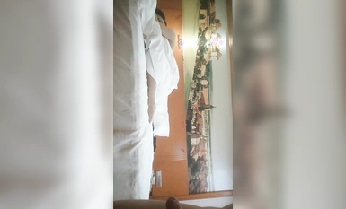 【小驢尋歡】極品良家洗腳妹，約到酒店操逼，按倒在沙發上摸穴，騎乘後入激情爆操