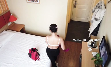 推特綠帽大神YQ未流出勁作-勾引外賣小哥69互舔 操舒服主動騎上去沒忍住內射