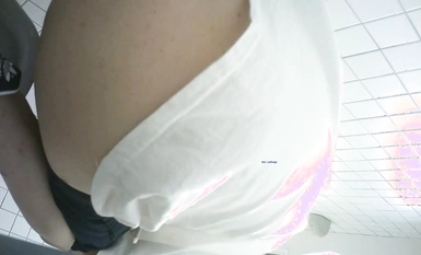 廁拍大神潛入購物商場 全景後拍女顧客尿尿牛仔褲短發美眉撅著屁股尿尿飛流直下三千尺