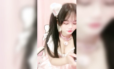 ผมหางม้าแฝด โลลิน้อยน่ารัก! ไม่นานมานี้ฉันก็ได้แสดงตัวแล้ว! เธอสวมกระโปรงสั้นมีหูแมว เธอถอดเสื้อผ้าออกแล้วขี่ดิลโด้เมื่อมองในระยะใกล้ หีของเธอทะลุเข้าไปอย่างแรงและมีน้ำรั่วออกมา