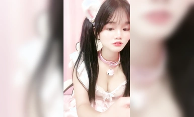 ผมหางม้าแฝด โลลิน้อยน่ารัก! ไม่นานมานี้ฉันก็ได้แสดงตัวแล้ว! เธอสวมกระโปรงสั้นมีหูแมว เธอถอดเสื้อผ้าออกแล้วขี่ดิลโด้เมื่อมองในระยะใกล้ หีของเธอทะลุเข้าไปอย่างแรงและมีน้ำรั่วออกมา