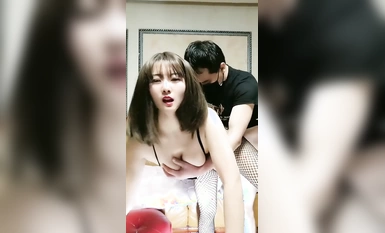 女上位操逼，黑絲連體情趣衣，道具自慰女上位無套打樁呻吟的騷氣動人