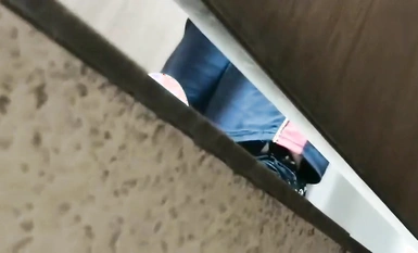 ฉันแอบซ่อนอยู่ในห้องน้ำหญิงและแอบถ่ายจิ๋มสีชมพูของเด็กนักเรียนหญิงสองคนที่น่าสงสัย