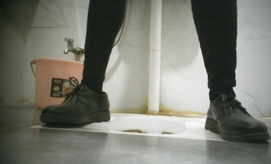 [คำแนะนำคุณภาพสูง] แอบถ่ายสาวงามหลายคนแอบฉี่ในห้องน้ำหญิงของร้านอาหารระดับไฮเอนด์