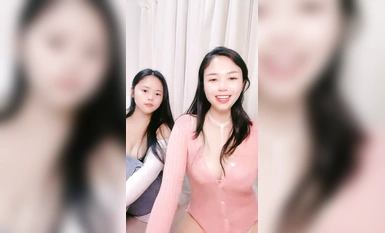 氣質酒窩美女！姐妹花雙女大秀！大奶肥臀互揉，翹起屁股假屌後入，快速深插