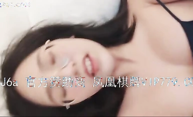 Si Teacher Xu na may salamin ay sobrang contrasting at coquettish