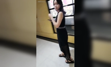 今日份窺逼之問路帶解說系列1-漂亮妹子大陰唇肥肥的,真想一口舔上去_0_0