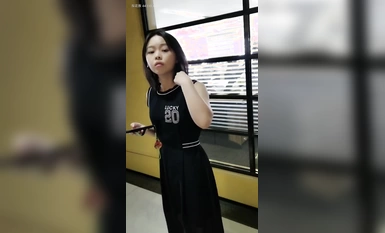 今日份窺逼之問路帶解說系列1-漂亮妹子大陰唇肥肥的,真想一口舔上去_0_0