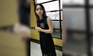 今日份窺逼之問路帶解說系列1-漂亮妹子大陰唇肥肥的,真想一口舔上去_0_0