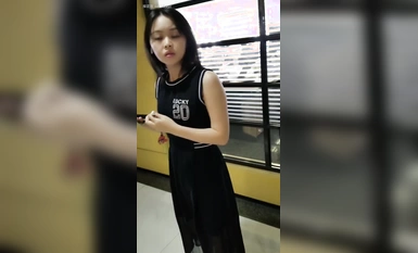 今日份窺逼之問路帶解說系列1-漂亮妹子大陰唇肥肥的,真想一口舔上去_0_0