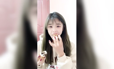 Newcomer! The goddess is so beautiful that it's a crime ~ [Little Stinky Baby] rubbing her pussy and masturbating! (3)