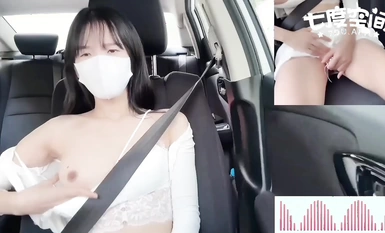 KouKou Media 91Fans QDOG002 cabaran luar memandu dan bermain dengan penggetar untuk mengejutkan kekasih merah jambu