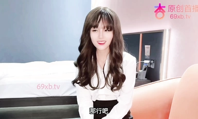 Jurujual cantik di kedai 4S terkemuka Xingba telah ditipu untuk melakukan hubungan seks dengan pelanggan dan berkrim di dalam dirinya.