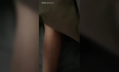 ข่าวด่วน - สงสัยแฟนสาวไปนอนกับชายอื่น เลยใช้กาวติดเธอไว้บนหีขณะหลับ ส่งผลให้เธอฉี่ไม่ได้