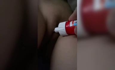 Berita tergempar - Mengesyaki teman wanitanya tidur dengan lelaki lain, dia menggunakan gam untuk melekat padanya semasa dia tidur, menyebabkan dia tidak boleh kencing.