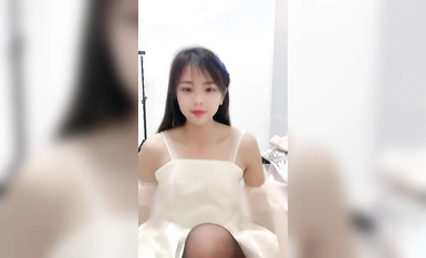 新人！女神簡直美到犯規~【小臭寶】揉穴自慰！精都射絕了~ (1)