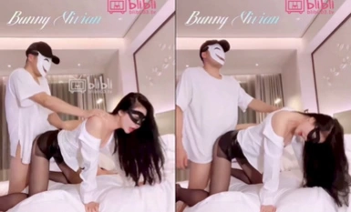 愛絲襪女神‘vivian姐’2022最新復出新作《畢業季的性感女家教》爆裂黑絲操口爆高清720P原版