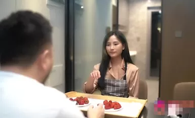 勾引男友兄弟吃自已的小草莓-腕儿