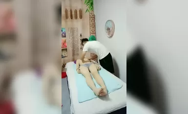 美女客户上门做按摩