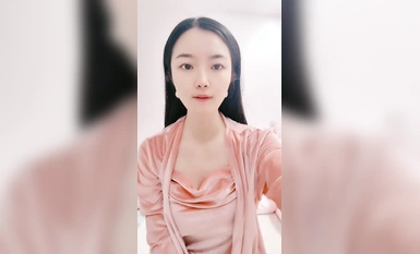 氣質美少婦！看似文靜騷的很！洗完澡給大家秀，柔軟大奶子晃動，跳蛋震動豆豆，咬唇表情很是誘惑