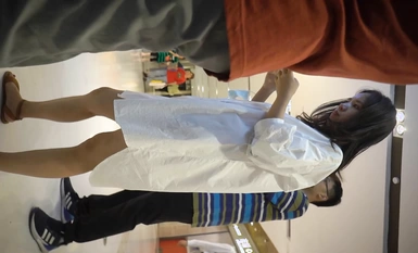 ปรมาจารย์แห่งการถ่ายภาพแคนดิดติดตามสาวงามหลายคนในห้างสรรพสินค้าเพื่อถ่ายรูปกระโปรงแบบตรงไปตรงมา ❤168 กระโปรงรัดรูปสุดเซ็กซี่และรองเท้าบูทยาว สาวงามด้วยกระโปรงด้านในแคบสีเหลืองและกระโปรงลายดอกไม้สั้นสุด ๆ สาวผมบลอนด์ ผู้หญิงที่มีตาโปร่งใสสีดำและกระโปรงด้าน