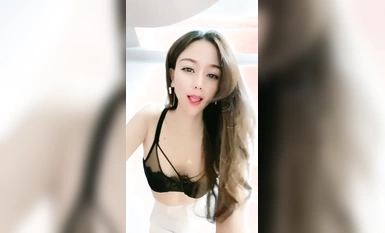 ร่างเก้าหัวสูง 170 ซม.! อันดับสาวสวยคลื่นลูกใหญ่! ขายาวสุดเซ็กซี่ถอดกางเกงออก ติดดิลโด้ในกล้องแล้วสอดเข้าไปในช่องคลอดของเธอ การสวมสายเอี๊ยมและถุงน่องสีดำยิ่งน่าดึงดูดยิ่งขึ้น