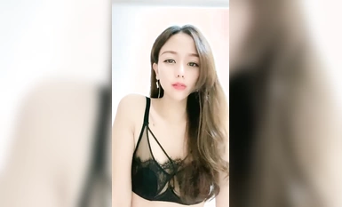 ร่างเก้าหัวสูง 170 ซม.! อันดับสาวสวยคลื่นลูกใหญ่! ขายาวสุดเซ็กซี่ถอดกางเกงออก ติดดิลโด้ในกล้องแล้วสอดเข้าไปในช่องคลอดของเธอ การสวมสายเอี๊ยมและถุงน่องสีดำยิ่งน่าดึงดูดยิ่งขึ้น