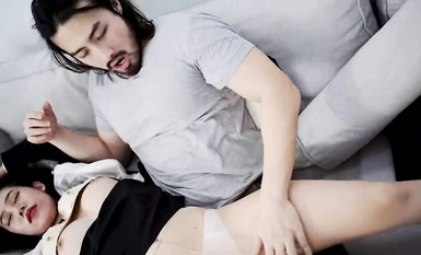 網友自拍情景劇 邋遢男出獄後尾隨跟蹤報復兩美女警花入室強奸殺人