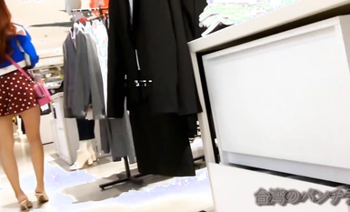 Top Street Photography Master Shopping Mall tailing sneak peeping under the skirt of a beautiful woman TW1430-excellent hairless no inner high-heeled thighs ultra-short skirt without panties naughty girl