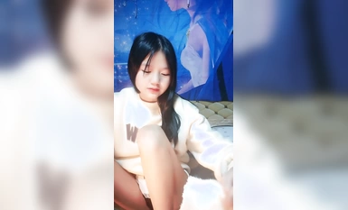 極品尤物00後嫩妹！甜美系鄰家妹妹型！一線天饅頭肥穴，掰穴振動棒抽插，小男友JB軟了無法滿足