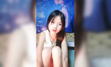 Kecantikan terbaik yang dilahirkan pada tahun 2000! Manis dan jenis perempuan sebelah rumah! Puteri Yinxiantian yang gemuk disentuh dan disentuh dengan alat penggetar, JB teman lelakinya yang sangat lembut sehingga dia tidak boleh berpuas hati.