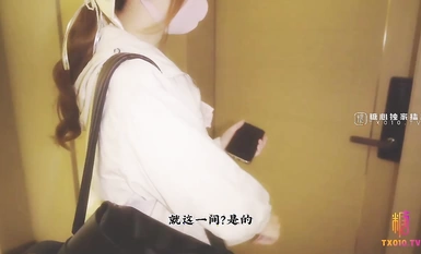 最新超人氣爆乳貌美少女▌小桃醬▌酒店試睡員之肉體評測 粉嫩小穴被狠狠內射 肏遍房間每個地方