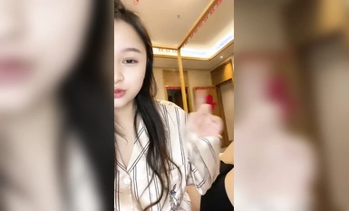 巨乳新人甜美小姐姐！解開襯衣揉捏豪乳！跪著舔弄大屌，第一視角後入肥臀，騎乘姿勢激情爆操