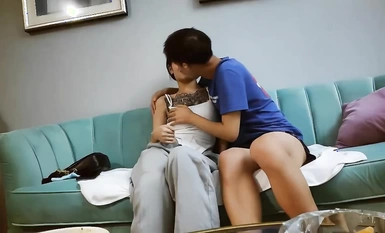 真實偷拍情侶 小伙計體力好女友高潮哇哇叫