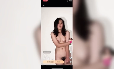 校園霸凌 學生妹被女同學扒光衣服,還叫來男同學參觀,還強迫她跪在男同學面前說我愛你一生一世