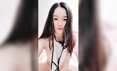 極品小少婦奶味海鹽露臉全程高能直播誘惑，道具自慰逼逼淫盪的表情好騷，洗澡誘惑情趣肚兜揉奶玩逼各種展示