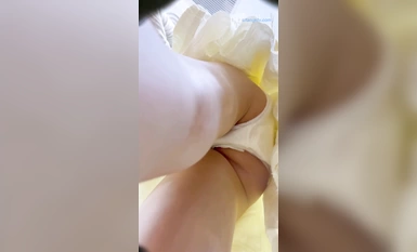 商場尾隨偷拍美女裙底 JK白絲襪短裙靚妹,身材長相極品,,白色花邊內網紅級美女,透M白內小翅膀