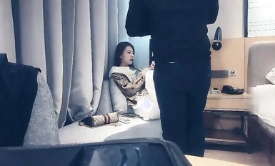 王總探花 尾交招牌動作小姐姐被大雞巴幹的受不了