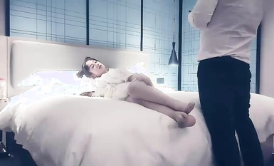 Encik Wang Tanhua, seorang lelaki dan tiga wanita mempunyai pertempuran sumbang mahram dengan tiga wanita, memberikan blowjobs dan model payudara mereka pada masa yang sama