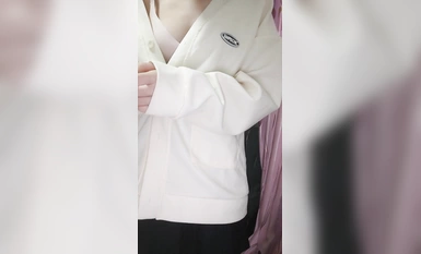 Talented na bagong magandang babae! Naggigitara at kumakanta ng hubo't hubad! Siya ay may manipis na baywang, malaki ang mga suso at maganda ang kanyang pigura.