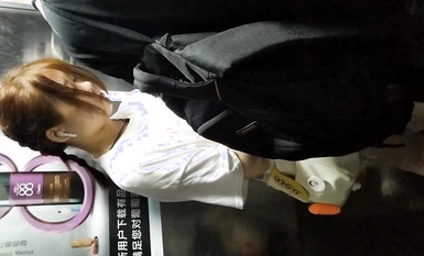 Di tandas wanita di taman sains dan teknologi, seorang perempuan murahan muda menanggalkan bahagian bawah badannya dan menghidu seluar dalamnya Dari belakang, farajnya yang montok kelihatan seperti nanas 2