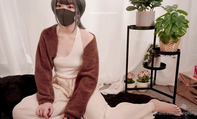 頂級網黃NO.1 超火爆香港網紅女神HongKongDoll年終新作《情侶游戲1》極致水嫩小穴美不可言