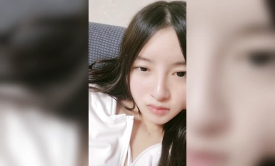 甜美乖巧鄰家妹妹！一臉呆萌自慰秀！掰開騷穴流出白漿，道具假屌猛捅，爽的嬌喘呻吟不斷