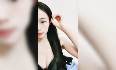 新人下海小姐姐！浴室邊洗澡邊操逼！扶著洗手台炮友後入，馬桶上騎坐揉捏奶子，轉戰卧室激情繼續