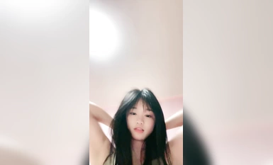 Neighborhood sister! A sweet and innocent little girl! She's so petite, she twists her hips, rubs her pussy, and opens her pussy to see her holes!