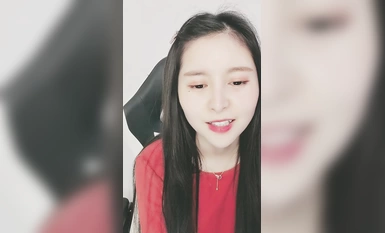 Cô mới dễ thương! Cởi quần ra và để lộ âm hộ đầy lông của bạn! Cám dỗ thủ dâm khỏa thân, cận cảnh cọ xát âm hộ, ngón tay đưa vào mặt, thưởng thức, thở hổn hển và rên rỉ