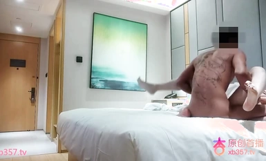 Ang peripheral na babae na si Ma Chao ay nakipag-ugnay sa pinakamahusay na malambot na babae sa hotel at hindi nasisiyahan sa pakikipagtalik sa kama.